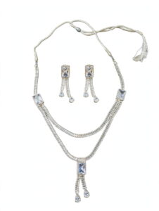 silver-plated-crystal-necklace-set-unboxing-beige-box