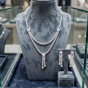 silver-double-layer-crystal-necklace-set-cotton-box-top-view